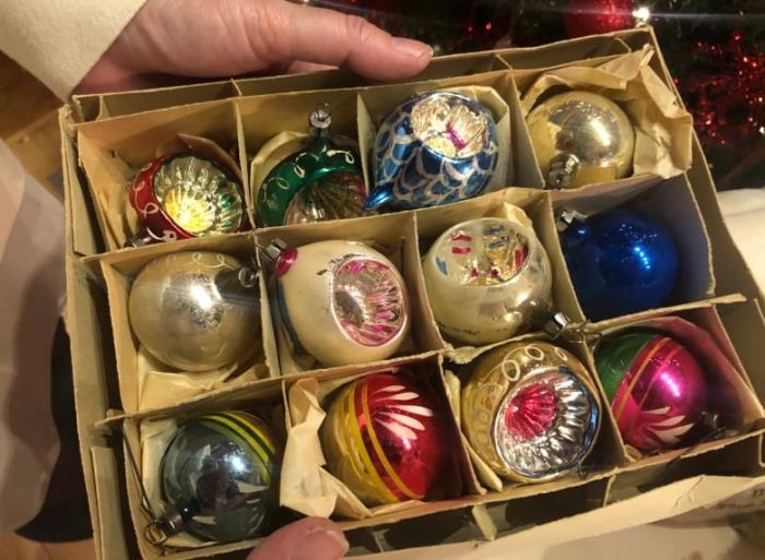 Exquisitely pack your ornaments with custom boxes